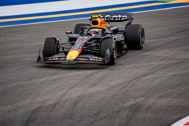 Formula 1 Singapore Airlines Singapore Grand Prix 2025 Remy Midez OVERTAKE MAXPPP - Singapore 04 10 2025 22 TSUNODA Yuki (jpn), Oracle Red Bull Racing, action at the Formula 1 Singapore Airlines Singapore Grand Prix 2025, the 18th round of the 2025 FIA Formula 1 World Championship, WM, Weltmeisterschaft at the Marina Bay Street Circuit in Singapore, Singapore, from 2 to 5 October 2025 Singapore Marina Bay Street Circuit Singapore  Copyright: xOVERTAKE MAXPPPxRemyxMidezx OVT202510041283 OVT202510041283