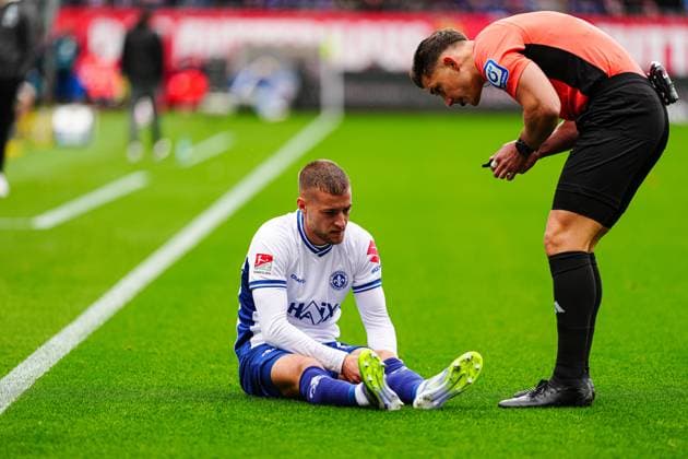 Injury Fabian Nuernberger SV Darmstadt 98, 15 GER, Holstein Kiel vs SV Darmstadt 98, Football, 2 Bundesliga, Matchday 8, Season 2025 2026, 04 10 2025 DFL REGULATIONS PROHIBIT ANY USE OF PHOTOGRAPHS AS IMAGE SEQUENCES AND OR QUASI VIDEO GER, Holstein Kiel vs SV Darmstadt 98, Football, 2 Bundesliga, Matchday 8, Season 2025 2026, 04 10 2025 Kiel Copyright: xEibner-Pressefoto MarcelxvonxFehrnx EP_MFN