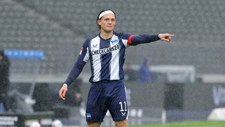 Fabian Reese pointing, gesticulating Action upper body Sport Football Soccer DFL 2 Bundesliga Men 8 Matchday Season 2025 2026 04 10 2025 Hertha BSC Berlin vs Preußen Münster DFL regulations prohibit any use of photographs as image sequences and or quasi video