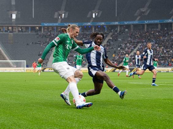 Soccer, Men, Season 2025 2026, 2 Bundesliga 8 Matchday , Hertha BSC SC Preußen Münster, v l Marvin Schulz Münster , Deyovaisio Zeefuik Hertha BSC , 04 10 2025, Copyright: xSebastianxRäppold MatthiasxKochx