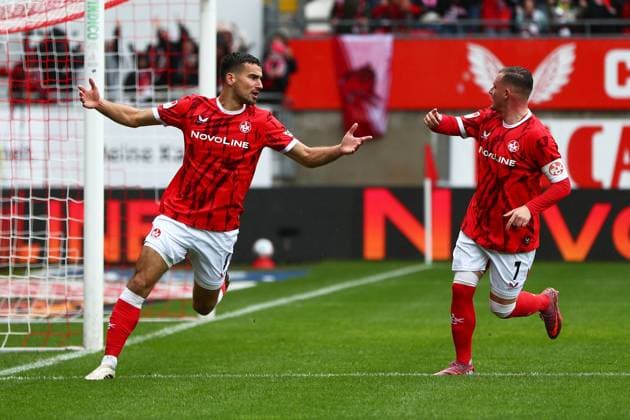 04 10 2025, xmohx, Fußball 2 Bundesliga, 1 FC Kaiserslautern VfL Bochum v l Torjubel nach dem Tor zum celebrating the goal celebrate 1 0 durch Ivan Prtajin 1 FC Kaiserslautern mit Marlon Ritter 1 FC Kaiserslautern DFL DFB REGULATIONS PROHIBIT ANY USE OF PHOTOGRAPHS as IMAGE SEQUENCES and or QUASI VIDEO Kaiserslautern