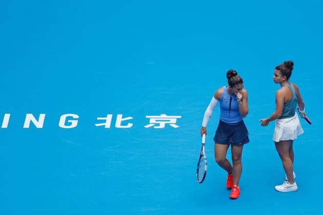 BEIJING, CHINA - OCTOBER 04: Sara Errani of Italy and Jasmine Paolini of Italy react in the Women s Doubles Semifinal match against Hsieh Su-wei of Chinese Taipei and Jelena Ostapenko of Latvia on day 13 of the 2025 China Open at the National Tennis Center on October 4, 2025 in Beijing, China.  Copyright: xChinaxNewsxServicex 111595033090