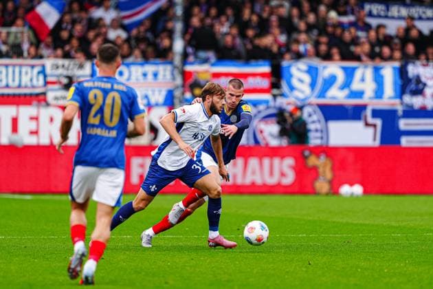 Killan Corredor SV Darmstadt 98, 34 , David Zec Holstein Kiel, 26 GER, Holstein Kiel vs SV Darmstadt 98, Football, 2 Bundesliga, Matchday 8, Season 2025 2026, 04 10 2025 DFL REGULATIONS PROHIBIT ANY USE OF PHOTOGRAPHS AS IMAGE SEQUENCES AND OR QUASI VIDEO GER, Holstein Kiel vs SV Darmstadt 98, Football, 2 Bundesliga, Matchday 8, Season 2025 2026, 04 10 2025 Kiel Copyright: xEibner-Pressefoto MarcelxvonxFehrnx EP_MFN