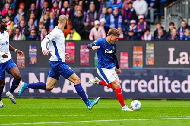 Goal shot Goal chance Phil Harres Holstein Kiel, 19 GER, Holstein Kiel vs SV Darmstadt 98, Football, 2 Bundesliga, Matchday 8, Season 2025 2026, 04 10 2025 DFL REGULATIONS PROHIBIT ANY USE OF PHOTOGRAPHS AS IMAGE SEQUENCES AND OR QUASI VIDEO GER, Holstein Kiel vs SV Darmstadt 98, Football, 2 Bundesliga, Matchday 8, Season 2025 2026, 04 10 2025 Kiel Copyright: xEibner-Pressefoto MarcelxvonxFehrnx EP_MFN