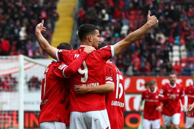 04 10 2025, xmohx, Fußball 2 Bundesliga, 1 FC Kaiserslautern VfL Bochum v l Torjubel nach dem Tor zum celebrating the goal celebrate 1 0 durch Ivan Prtajin 1 FC Kaiserslautern DFL DFB REGULATIONS PROHIBIT ANY USE OF PHOTOGRAPHS as IMAGE SEQUENCES and or QUASI VIDEO Kaiserslautern
