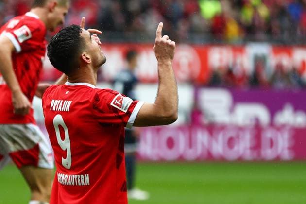04 10 2025, xmohx, Fußball 2 Bundesliga, 1 FC Kaiserslautern VfL Bochum v l Torjubel nach dem Tor zum celebrating the goal celebrate 1 0 durch Ivan Prtajin 1 FC Kaiserslautern DFL DFB REGULATIONS PROHIBIT ANY USE OF PHOTOGRAPHS as IMAGE SEQUENCES and or QUASI VIDEO Kaiserslautern