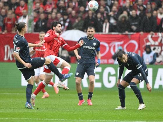 Soccer 2 Bundesliga Season 2025 26 1 FC Kaiserslautern 04 10 2025 Fritz Walter Stadion 1 FC Kaiserslautern fck VfL Bochum bo Semih SAHIN 1 FC Kaiserslautern , mi, 1 FC Kaiserslautern