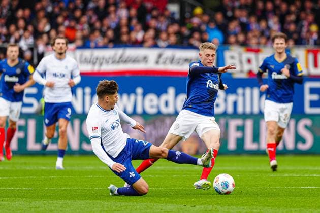 Leon Klassen SV Darmstadt 98, 03 , Alexander Bernhardsson Holstein Kiel, 11 GER, Holstein Kiel vs SV Darmstadt 98, Football, 2 Bundesliga, Matchday 8, Season 2025 2026, 04 10 2025 DFL REGULATIONS PROHIBIT ANY USE OF PHOTOGRAPHS AS IMAGE SEQUENCES AND OR QUASI VIDEO GER, Holstein Kiel vs SV Darmstadt 98, Football, 2 Bundesliga, Matchday 8, Season 2025 2026, 04 10 2025 Kiel Copyright: xEibner-Pressefoto MarcelxvonxFehrnx EP_MFN
