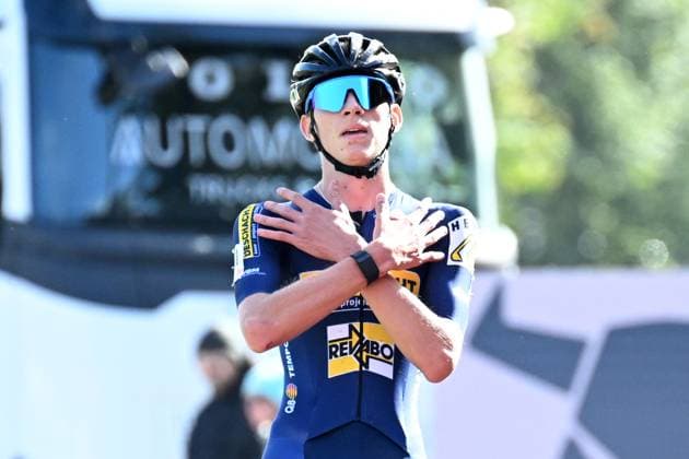 Belgian Giel Lejeune celebrates after winning the men s juniors race of the Exact Cross, stage 1 (out of 7) in the Exact Cross cyclocross competition, in Meulebeke, on Saturday 04 October 2025. MAARTENxSTRAETEMANS  x136045490x