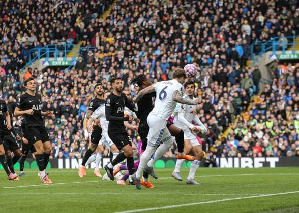 Premier League Leeds United v Tottenham Hotspur Joe Rodon of Leeds United shoots on goal during the Premier League match Leeds United vs Tottenham Hotspur at Elland Road, Leeds, United Kingdom, 4th October 2025 (Photo by Richard Bierton News Images) Leeds Elland Road West Yorkshire United Kingdom Copyright: xRichardxBierton NewsxImagesx