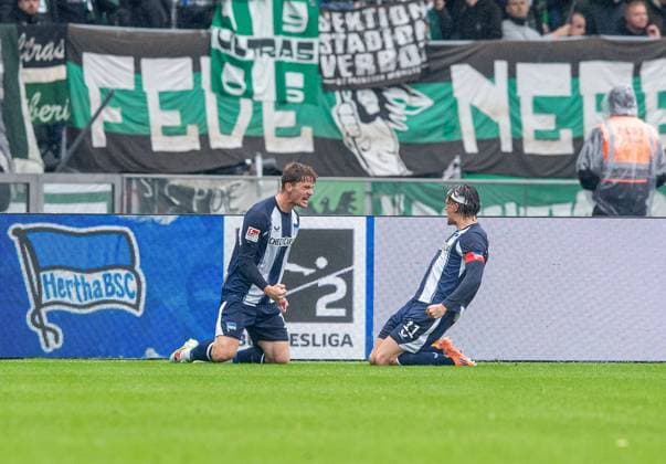 Soccer, Men, Season 2025 2026, 2 Bundesliga 8 Matchday , Hertha BSC SC Preußen Münster, f l Sebastian Grönning Hertha BSC , Fabian Reese Hertha BSC , Cheering after goal to 1 0, 04 10 2025, Copyright: xSebastianxRäppold MatthiasxKochx