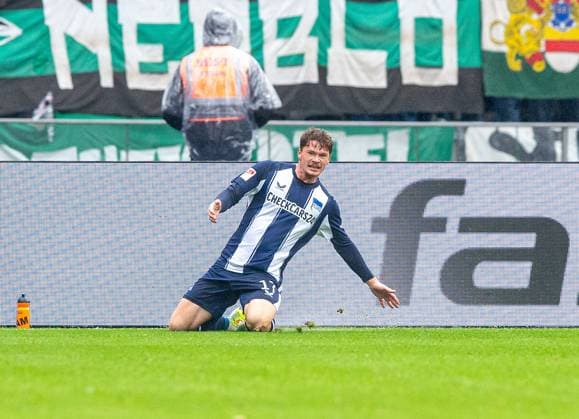 Soccer, Men, Season 2025 2026, 2 Bundesliga 8 Matchday , Hertha BSC SC Preußen Münster, Sebastian Grönning Hertha BSC , Cheering after goal to 1 0, 04 10 2025, Copyright: xSebastianxRäppold MatthiasxKochx