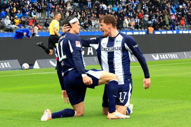 DEU, DFL, 2 FBL, Hertha BSC vs Preussen Muenster, 04 10 2025, Berliner Olympiastadion, Berlin, DEU, DFL, 2 FBL, Hertha BSC vs Preussen Muenster, im Bild Fabian Reese Hertha BSC Berlin 11 , Sebastian Groenning Hertha BSC Berlin 17 DFL regulations prohibit any use of Photographs as image sequences and or quasi video nordphotoxGmbHx xEngler nph00076
