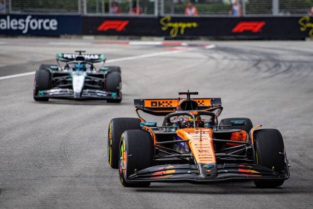 Formula 1 GP Singapore Saturday, 04 10 2025 Oscar Piastri 81, McLaren Formula 1 Team and George Russell 63, Mercedes AMG Petronas F1 Team Formula 1 GP Singapore Saturday, 04 10 2025 Copyright: xBEAUTIFULxSPORTS Erlhofx