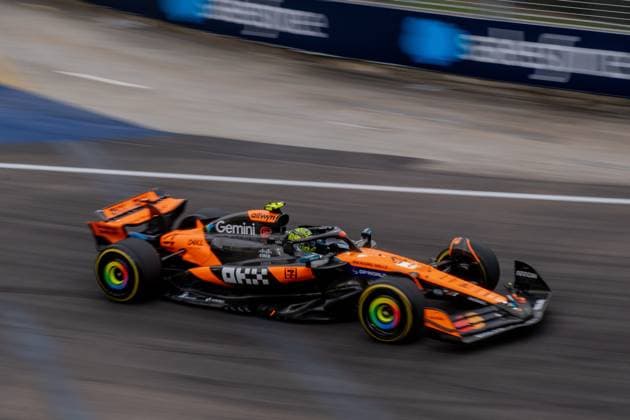 Formula 1 GP Singapore Saturday, 04 10 2025 Lando Norris 4, McLaren Formula 1 Team Formula 1 GP Singapore Saturday, 04 10 2025 Copyright: xBEAUTIFULxSPORTS Erlhofx