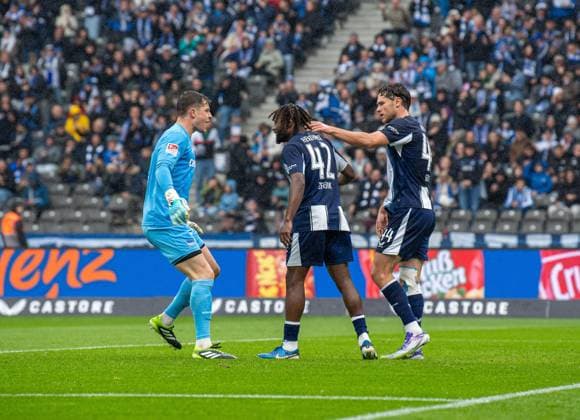 Soccer, Men, Season 2025 2026, 2 Bundesliga 8 Matchday , Hertha BSC SC Preußen Münster, f l Goalkeeper Tjark Ernst Hertha BSC , Deyovaisio Zeefuik Hertha BSC , Linus Gechter Hertha BSC , 04 10 2025, Copyright: xSebastianxRäppold MatthiasxKochx