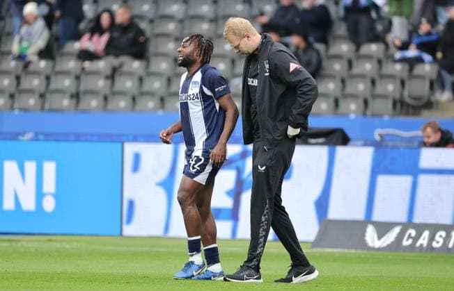 Deyovaisio Zeefuik battered, injured Sport Football Soccer DFL 2 Bundesliga Men 8 Matchday Season 2025 2026 04 10 2025 Hertha BSC Berlin vs Preußen Münster DFL regulations prohibit any use of photographs as image sequences and or quasi video