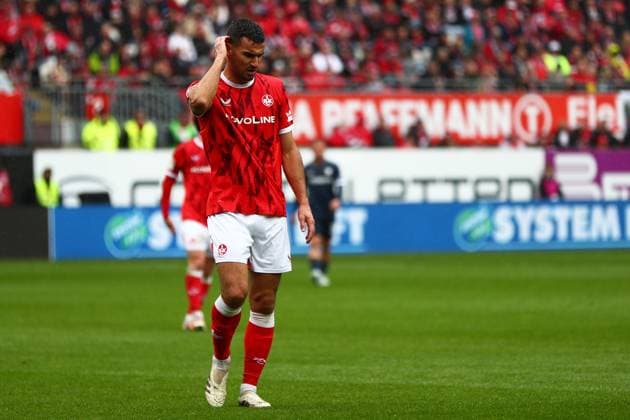 04 10 2025, xmohx, Soccer 2 Bundesliga, 1 FC Kaiserslautern VfL Bochum v l Ivan Prtajin 1 FC Kaiserslautern DFL DFB REGULATIONS PROHIBIT ANY USE OF PHOTOGRAPHS as IMAGE SEQUENCES and or QUASI VIDEO Kaiserslautern
