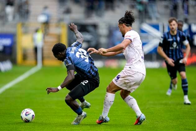 v li Kennedy Onyedika Okpala SVWM, 32 , Yigit Karademir Osnabrück, 4 , duel, duel scene, duel, tackle, tackling, dynamics, action, action, 04 10 2025, Mannheim Germany , Football, 3 Liga, SV Waldhof Mannheim VfL Osnabrück, DFB DFL REGULATIONS PROHIBIT ANY USE OF PHOTOGRAPHS AS IMAGE SEQUENCES AND OR QUASI VIDEO xozx