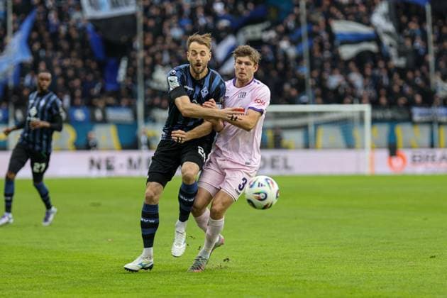 Lukas Kluenter SV Waldhof Mannheim, 24 and Frederik Christensen VfL Osnabr ck, 3 at SV Waldhof Mannheim VfL Osnabrueck on 04 10 25 at Carl Benz Stadium, Mannheim xamx Photo Alfio Marino Copyright: