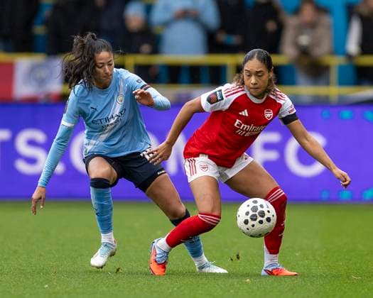 4th October 2025; Joie Stadium, Manchester, England; Womens Super League Football, Manchester City versus Arsenal; Olivia Smith of Arsenal Women under pressure from Leila Ouahabi of Manchester City Women  TimxWilliams