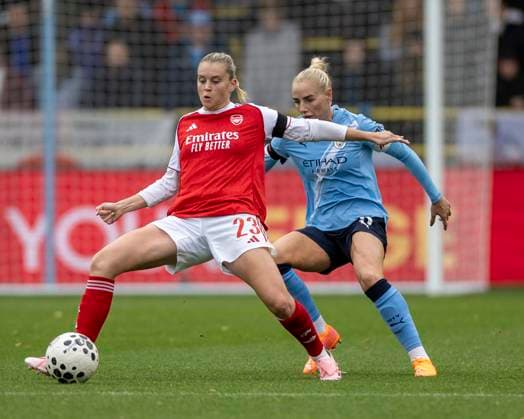 4th October 2025; Joie Stadium, Manchester, England; Womens Super League Football, Manchester City versus Arsenal; Alessia Russo of Arsenal Women under pressure from Alex Greenwood of Manchester City Women  TimxWilliams