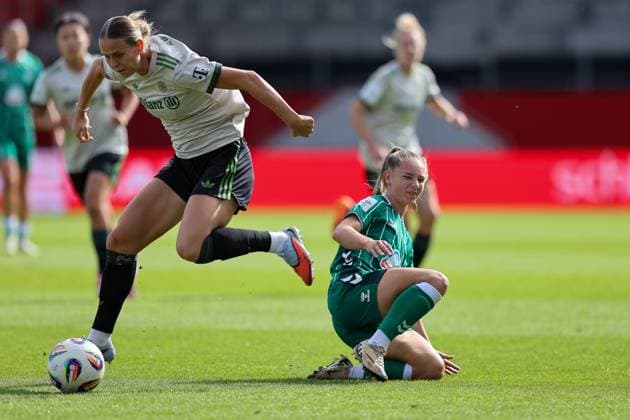 Klara Buehl FC Bayern Muenchen, 17 with Michelle Weiss SV Werder Bremen, 15 , GER, FC Bayern Muenchen vs SV Werder Bremen, Soccer, Google Pixel Women Bundesliga, 5 Matchday, Season 2025 2026, 04 10 2025, DFL DFB REGULATIONS PROHIBIT ANY USE OF PHOTOGRAPHS as IMAGE SEQUENCES and or QUASI VIDEO, GER, FC Bayern Muenchen vs SV Werder Bremen, Football, Google Pixel Frauen Bundesliga, 5 Spieltag, Saison 2025 2026, 04 10 2025 Muenchen Copyright: xEibner-Pressefoto JennixMaulx EP_JML