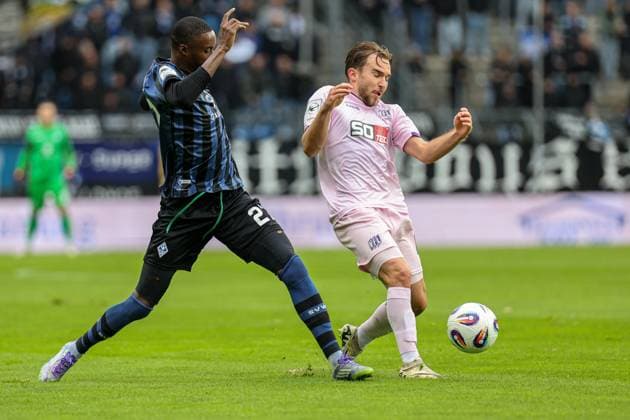 Adama Diakhaby SV Waldhof Mannheim, 27 in duel against Frederik Christensen VfL Osnabr ck, 3 at SV Waldhof Mannheim VfL Osnabrueck on 04 10 25 at Carl Benz Stadium, Mannheim xamx Photo Alfio Marino Copyright: