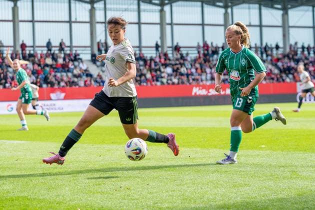 Momoko Tanikawa 18 Bayern and Ricarda Walkling 13 Bremen in action at the Google Pixel Womens Bundesliga match FC Bayern Munich SV Werder Bremen on 04 10 2025 Munich FC Bayern Campus Bayern Germany