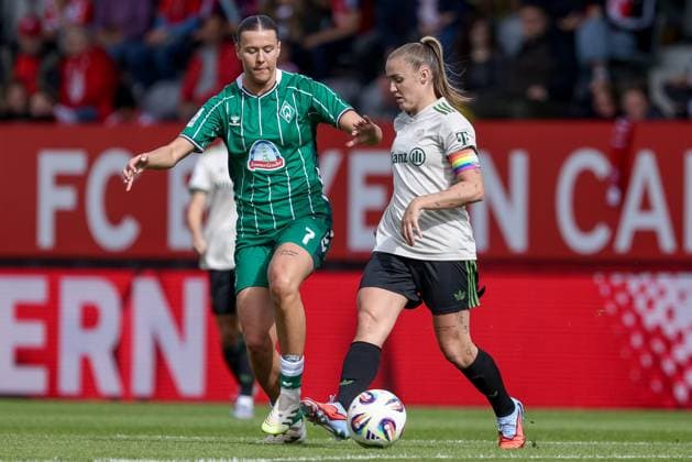 from left Larissa Mühlhaus SV Werder Bremen, 7 and Georgia Stanway FC Bayern München, 31 in a duel, dynamic, action, action, game scene, THE DFB GUIDELINES PROHIBIT ANY USE OF PHOTOGRAPHS AS IMAGE SEQUENCES AND OR QUASI VIDEO DFB REGULATIONS PROHIBIT ANY USE OF PHOTOGRAPHS AS IMAGE SEQUENCES AND OR QUASI VIDEO , 04 10 2025, Munich Germany , Football, Google Pixel Womens Bundesliga, FC Bayern Munich SV Werder Bremen xobx