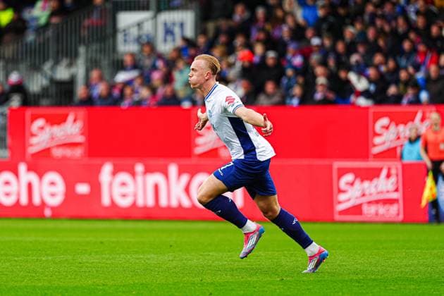 Goal celebration after goal to 0 1 Isac Lidberg SV Darmstadt 98, 07 GER, Holstein Kiel vs SV Darmstadt 98, Football, 2 Bundesliga, Matchday 8, Season 2025 2026, 04 10 2025 DFL REGULATIONS PROHIBIT ANY USE OF PHOTOGRAPHS AS IMAGE SEQUENCES AND OR QUASI VIDEO GER, Holstein Kiel vs SV Darmstadt 98, Football, 2 Bundesliga, Matchday 8, Season 2025 2026, 04 10 2025 Kiel Copyright: xEibner-Pressefoto MarcelxvonxFehrnx EP_MFN
