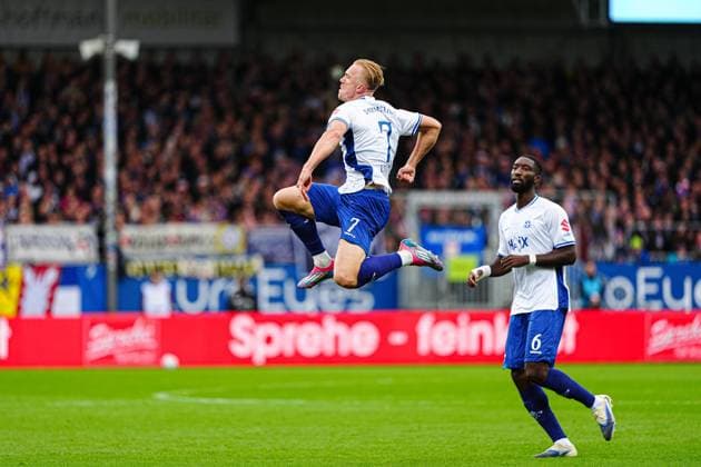 Goal celebration after goal to 0 1 Isac Lidberg SV Darmstadt 98, 07 GER, Holstein Kiel vs SV Darmstadt 98, Football, 2 Bundesliga, Matchday 8, Season 2025 2026, 04 10 2025 DFL REGULATIONS PROHIBIT ANY USE OF PHOTOGRAPHS AS IMAGE SEQUENCES AND OR QUASI VIDEO GER, Holstein Kiel vs SV Darmstadt 98, Football, 2 Bundesliga, Matchday 8, Season 2025 2026, 04 10 2025 Kiel Copyright: xEibner-Pressefoto MarcelxvonxFehrnx EP_MFN