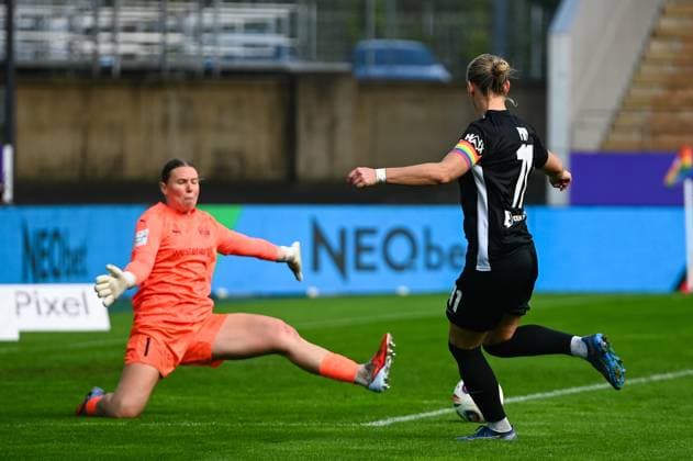 Alexandra Popp Google Pixel Frauen Bundesliga SGS Essen Vfl Wolfsburg 04 10 2025 Alexandra Popp VfL Wolfsburg prepares a goal VfL Wolfsburg google Pixel Frauen Bundesliga, 05 Matchday, SGS Essen vs VfL Wolfsburg on October 04, 2025 at Stadion an der Hafenstraße, Essen