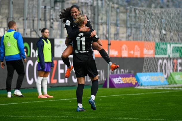 Goal celebration Google Pixel Women Bundesliga SGS Essen Vfl Wolfsburg 04 10 2025 Goal celebration VfL Wolfsburg google Pixel Women Bundesliga, 05 Matchday, SGS Essen vs VfL Wolfsburg on October 04, 2025 at Stadion an der Hafenstraße, Essen