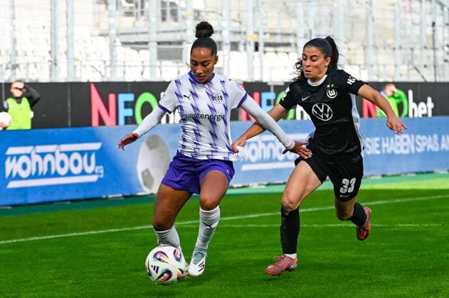 Vanessa Fürst Judit Pujols Google Pixel Womens Bundesliga SGS Essen Vfl Wolfsburg 04 10 2025 Vanessa Fürst SGS Essen vs Judit Pujols VfL Wolfsburg google Pixel Womens Bundesliga, 05 Matchday, SGS Essen vs VfL Wolfsburg on October 04, 2025 at Stadion an der Hafenstraße, Essen