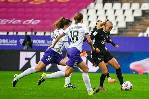 Ella Peddemors Google Pixel Womens Bundesliga SGS Essen Vfl Wolfsburg 04 10 2025 Ella Peddemors VfL Wolfsburg google Pixel Womens Bundesliga, 05 Matchday, SGS Essen vs VfL Wolfsburg on October 04, 2025 at Stadion an der Hafenstraße, Essen