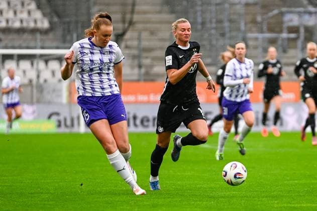 Laura Pucks Alexandra Popp Google Pixel Frauen Bundesliga SGS Essen Vfl Wolfsburg 04 10 2025 Laura Pucks SGS Essen vs Alexandra Popp VfL Wolfsburg google Pixel Frauen Bundesliga, 05 Matchday, SGS Essen vs VfL Wolfsburg on October 04, 2025 at Stadion an der Hafenstraße, Essen