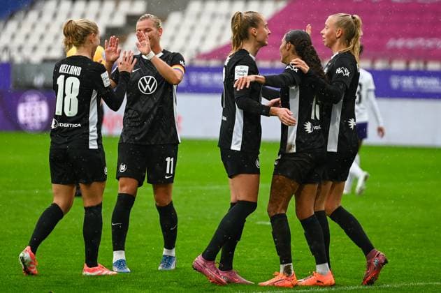 Goal celebration Google Pixel Women Bundesliga SGS Essen Vfl Wolfsburg 04 10 2025 Goal celebration VfL Wolfsburg google Pixel Women Bundesliga, 05 Matchday, SGS Essen vs VfL Wolfsburg on October 04, 2025 at Stadion an der Hafenstraße, Essen