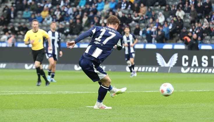 Sebastian Grönning scores the goal to make it 2 0 Single image Crop action Sport Soccer Football DFL 2 Bundesliga Men 8 Matchday Season 2025 2026 04 10 2025 Hertha BSC Berlin vs Preußen Münster DFL regulations prohibit any use of photographs as image sequences and or quasi video