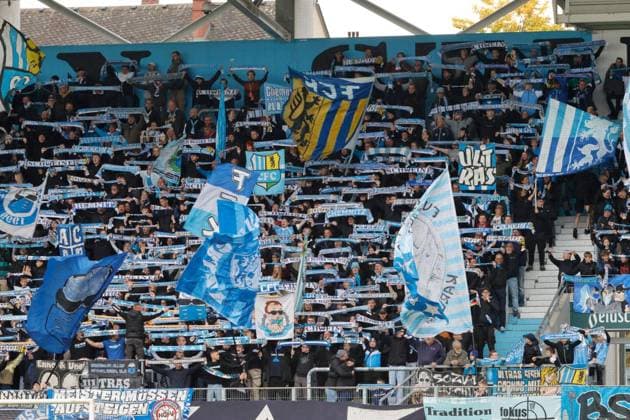 CFC vs FC Eilenburg 04 10 2025, Chemnitz, eins Stadion An der Gellertstrasse, Sport, Fußball, Regionalliga Nordost, Saison 2025 2026, 11 Spieltag, CFC, CFC vs FC Eilenburg Fans in der Chemnitzer Südkurve Chemnitz Sachsen BRD