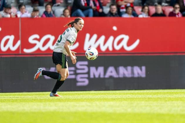 Tuva Hansen 6 FC Bayern Muenchen Frauen , FC Bayern Frauen Muenchen SV Werder Bremen, Google Pixel Frauenbundesliga, 5 Spieltag, 04 10 25 DFB regulations prohibit any use of photographs as image sequences and or quasi video kolbert press Muenchen Bayern Germany Copyright: xkolbert-press UlrichxGamelx