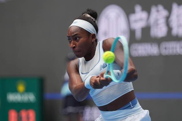 (251004) -- BEIJING, Oct. 4, 2025 -- Coco Gauff hits a return during the women s singles semifinal match between Coco Gauff of the United States and Amanda Anisimova of the United States at 2025 China Open tennis tournament in Beijing, China, Oct. 4, 2025. ) (SP)CHINA-BEIJING-TENNIS-CHINA OPEN-WOMEN S SINGLES-SEMIFINAL (CN) XiexHan 