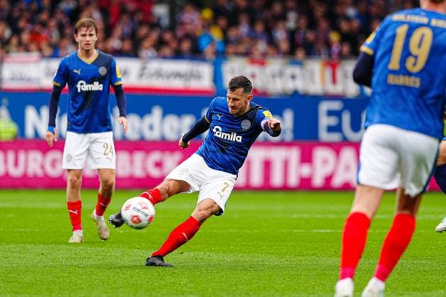 Goal shot Goal chance Steven Skrzybski Holstein Kiel, 07 GER, Holstein Kiel vs SV Darmstadt 98, Football, 2 Bundesliga, Matchday 8, Season 2025 2026, 04 10 2025 DFL REGULATIONS PROHIBIT ANY USE OF PHOTOGRAPHS AS IMAGE SEQUENCES AND OR QUASI VIDEO GER, Holstein Kiel vs SV Darmstadt 98, Football, 2 Bundesliga, Matchday 8, Season 2025 2026, 04 10 2025 Kiel Copyright: xEibner-Pressefoto MarcelxvonxFehrnx EP_MFN