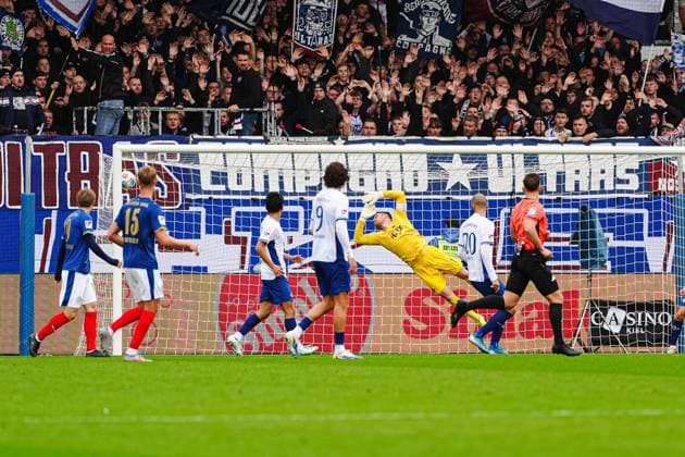 Goal for 1 1 David Zec Holstein Kiel, 26 GER, Holstein Kiel vs SV Darmstadt 98, Football, 2 Bundesliga, Matchday 8, Season 2025 2026, 04 10 2025 DFL REGULATIONS PROHIBIT ANY USE OF PHOTOGRAPHS AS IMAGE SEQUENCES AND OR QUASI VIDEO GER, Holstein Kiel vs SV Darmstadt 98, Football, 2 Bundesliga, Matchday 8, Season 2025 2026, 04 10 2025 Kiel Copyright: xEibner-Pressefoto MarcelxvonxFehrnx EP_MFN