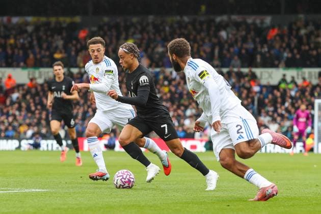 Leeds United FC v Tottenham Hotspur FC, English Premier League Ethan Ampadu Of Leeds United battles with Xavi Simons Of Tottenham Hotspur during the Leeds United FC v Tottenham Hotspur FC English Premier League match at Elland Road, Leeds, England, United Kingdom on 4 October 2025 Credit: Lee Keuneke Every Second Media Editorial use only. All images are copyright Every Second Media Limited. No images may be reproduced without prior permission. All rights reserved. Premier League and Football League images are subject to licensing agreements with Football DataCo Limited. see https: www.football-dataco.com Copyright: xIMAGO EveryxSecondxMediax ESM-1615-0049 LeexKeunekex xEveryxSecondxMediax
