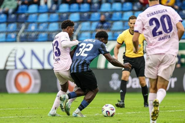 Kennedy Okpala SV Waldhof Mannheim, 32 on the ball at SV Waldhof Mannheim VfL Osnabrueck on 04 10 25 at Carl Benz Stadium, Mannheim xamx Photo Alfio Marino Copyright: