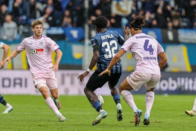 Kennedy Okpala SV Waldhof Mannheim, 32 on the ball, behind him Yigit Karademir VfL Osnabr ck, 4 at SV Waldhof Mannheim VfL Osnabrueck on 04 10 25 at Carl Benz Stadium, Mannheim xamx Photo Alfio Marino Copyright: