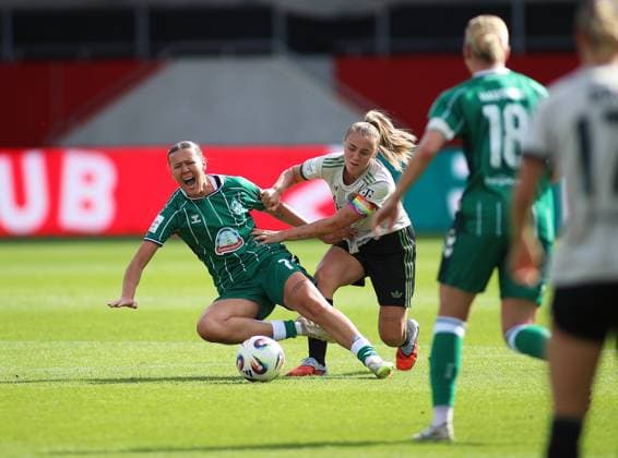 Soccer, Women, Google Pixel Womens Bundesliga, 22 Matchday, Season 2025 2026, FC Bayern Munich SV Werder Bremen, Campus Larissa Mühlhaus Muehlhaus SV Werder Bremen left with Georgia Stanway FC Bayern Munich right in a duel for the ball, foul play