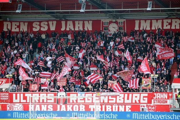 04 10 2025, xpfrx, Soccer 3 Liga, Jahn Regensburg 1 FC Saarbrücken v l Fans, Spectators, Visitors, Flags, Jerseys, Atmosphere SSV Jahn Regensburg DFL DFB REGULATIONS PROHIBIT ANY USE OF PHOTOGRAPHS as IMAGE SEQUENCES and or QUASI VIDEO Regensburg