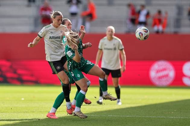 duel Klara Buehl FC Bayern Muenchen, 17 with Michelle Weiss SV Werder Bremen, 15 , GER, FC Bayern Muenchen vs SV Werder Bremen, Soccer, Google Pixel Women Bundesliga, 5 Matchday, Season 2025 2026, 04 10 2025, DFL DFB REGULATIONS PROHIBIT ANY USE OF PHOTOGRAPHS as IMAGE SEQUENCES and or QUASI VIDEO, GER, FC Bayern Muenchen vs SV Werder Bremen, Football, Google Pixel Frauen Bundesliga, 5 Spieltag, Saison 2025 2026, 04 10 2025 Muenchen Copyright: xEibner-Pressefoto JennixMaulx EP_JML